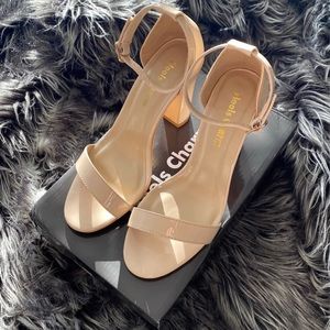 PATENT LEATHER SANDALS